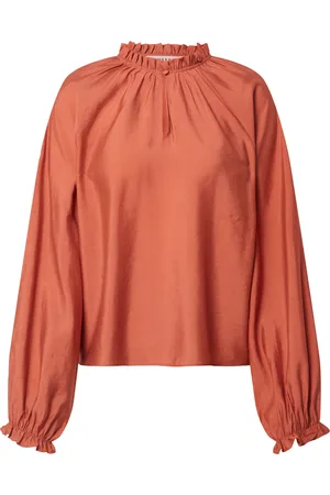 EDITED the label Blouse 