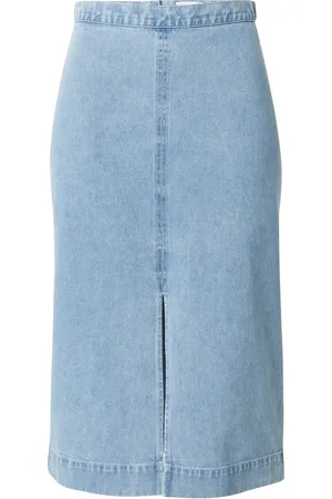 Soaked in Luxury Rok 
