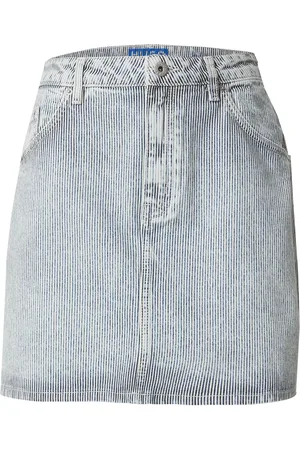 HUGO BOSS Rok 