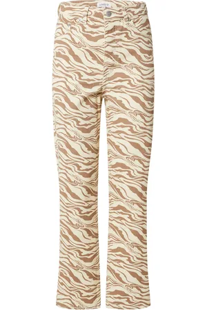 EDITED the label Jeans 
