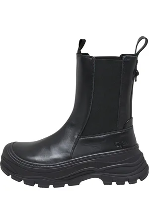 Buffalo Chelsea boots 