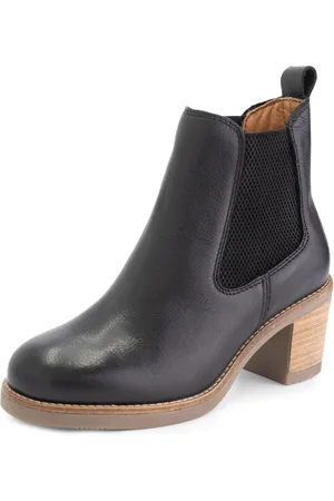 Travelin Chelsea boots 
