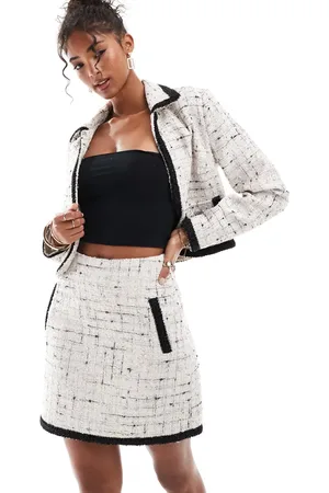 Morgan Tweed mini rok met zakdetail en contrasterende rand in crème, deel van co-ord set