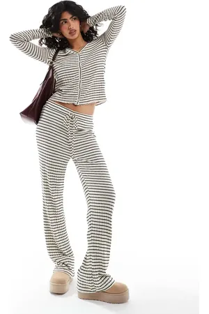 Pieces® Gestreepte broek van jersey met gestrikte taille in wit en zwart, deel van co-ord set