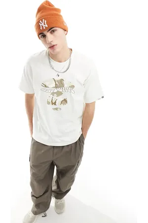 A Bathing Ape Boxy T-shirt met korte mouwen en camouflageprint op de borst in gebroken