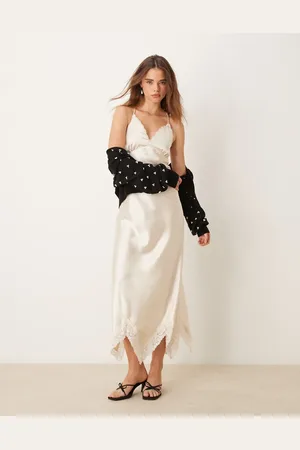 Miss Selfridge Satijnen maxi jurk met kanten inzetstuk in