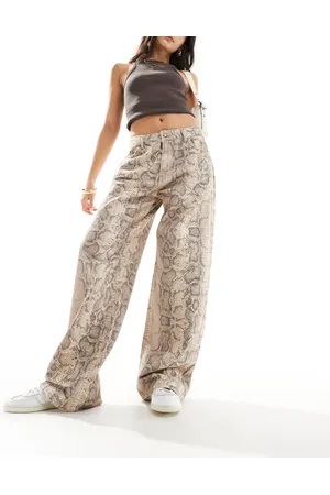 Stradivarius STR - Baggy jeans met slangenprint