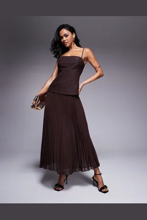 Forever New Curve - Midi-jurk met plooien en verlaagde taille in chocoladebruin
