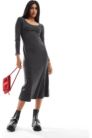 Miss Selfridge Maxi jurk met brede halslijn en lange mouwen in met wassing