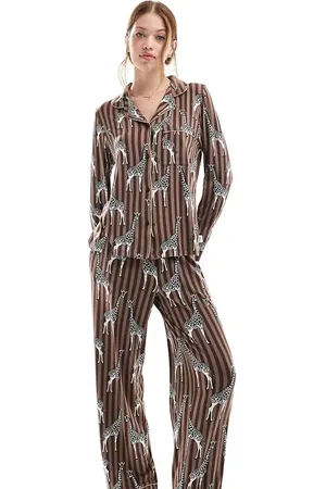 Chelsea Peers Exclusive - Gestreepte pyjamaset met in met giraffenprint