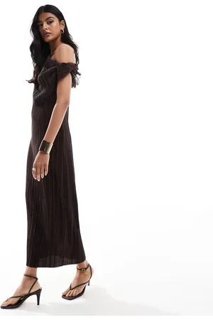 ASOS Plissé maxi-jurk met verlaagde schouder in
