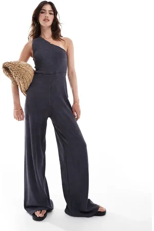 ASOS Geribbelde jumpsuit met blote schouder in antraciet met wassing