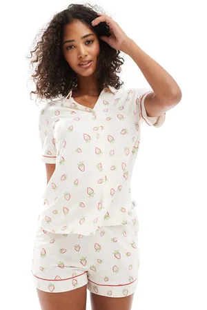 Chelsea Peers Pyjamaset met korte mouwen en revers en fijne aardbeien print