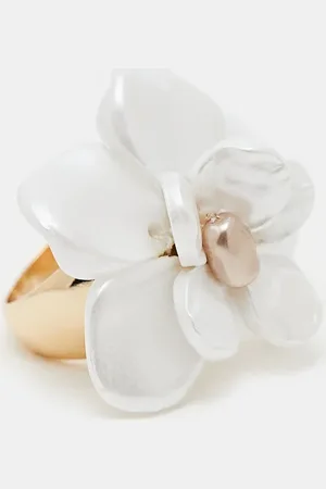 ASOS Bloemvormige ring van imitatie-parelmoer in goudkleur