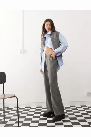 COLLUSION Smalle flare-broek met lage taille en krijtstreep in antraciet, deel van co-ord set