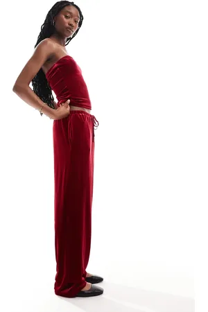 Lioness Joggingbroek van velours met wijde pijpen en lage taille in bordeauxrood, deel van co-ord set
