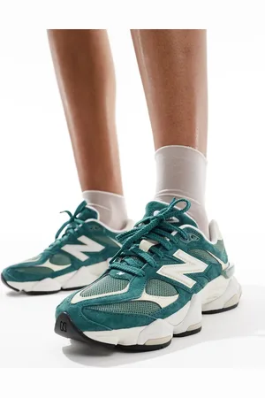 New Balance 9060 - Sneakers in wit en donkergroen