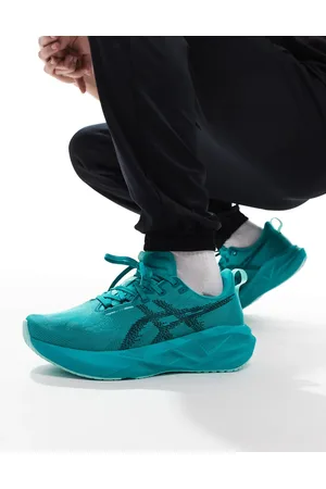 Asics Novablast 5 - Hardloopschoenen in en zwart