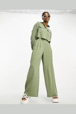 Miss Selfridge Zacht aanvoelende broek met wijde pijpen in kaki, deel van co-ord set