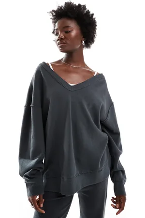 ASOS Oversized sweatshirt met V-hals, blote schouders en wafelstructuur in antraciet met wassing, deel van co-ord set