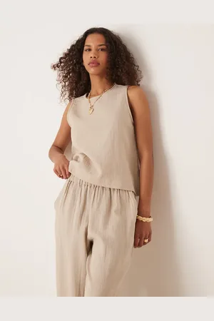 VILA Mouwloze top van kreukelstof in beige, deel van co-ord set