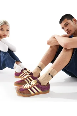 adidas Gazelle - Indoor sneakers in kastanjebruin en geel met rubberen zool