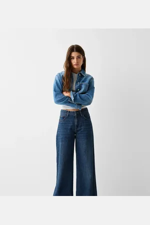 Bershka Petite - Jeans met hoge taille en wijde pijpen in donkerblauw