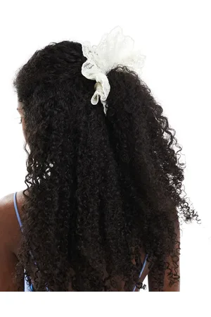 Monki Gehaakte kanten scrunchie in gebroken