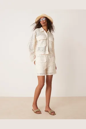 VILA Gehaakt cropped utility overhemd in birch crème, deel van co-ord set