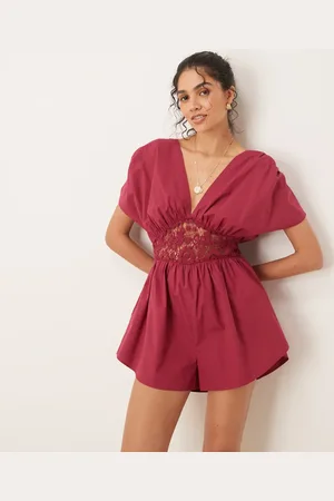 ASOS Playsuit met V-hals en kanten taille in bordeauxrood