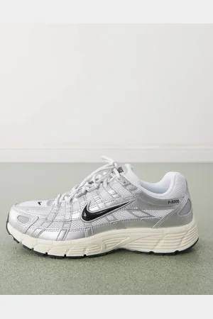 Nike P-6000 - Uniseks sneakers in wit en