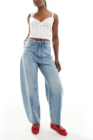 Bershka Jeans met wijde ronde pijpen en gestrikte voorkant in mid-wash