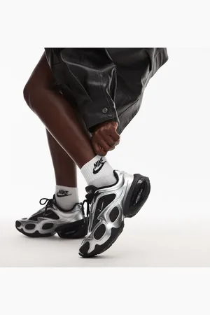 Nike Air Max - Muse - Uniseks sneakers in en metallic zilver