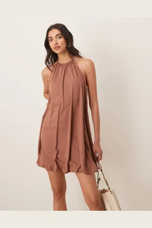 ASOS Zachte denim mini halterjurk in mokka