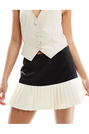 Kaiia Exclusives - Minirok met contrasterende zoom met plooien in en crème