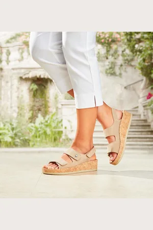 GOLDNER Sandalen met verstelbare klittenband - beige - Gr. 37 van