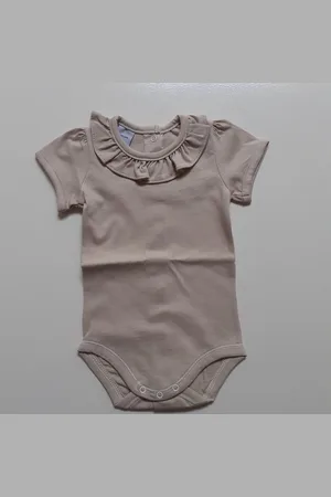 BABIDU Romper Ronde Roezel Kraag | 1118 | Zandkleur | Korte Mouw | 12 maand | maat 80