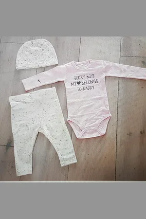 Merkloos Baby cadeau geboorte meisje jongen set met tekst - Unisex Huispakje - Kraamkado - Gift Set babyset
