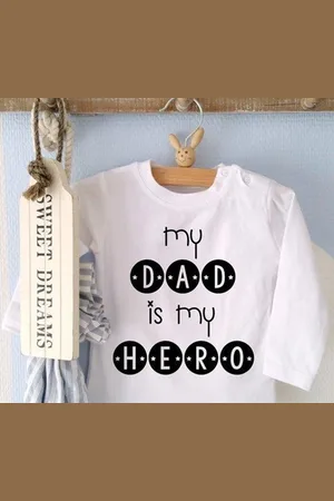 Merkloos Shirtje baby tekst papa jongen meisje My dad is my hero | Lange mouw T-Shirt | wit zwart | maat 62 | eerste vaderdag kind cadeautje liefste leukste unisex kleding babykleding papa