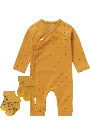 Noppies Boxpak - Playsuit - Noorvik - Honey Yellow - 2 paar sokjes