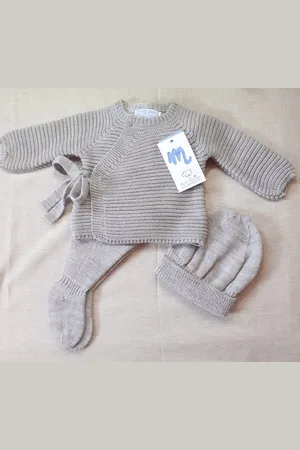 Mac Gebreid Baby Pakje 3-dlg |Truitje + broekje met voetjes + mutsje | 9422 |Luna / |1 maand | maat 56