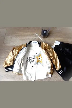 Merkloos KINDERKLEDING MEISJES SET - JAS - SHIRT MET LANGE MOUWEN - ROKJE - MAAT 5JR/ 110