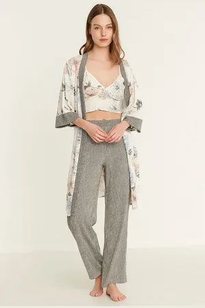 Merkloos AMARANTA- Cadeau-Viscose 3 Piece Nightgown Set- 3 stuk Viscose Pyjama set-gebloemd-maat L