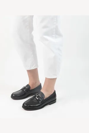 Manfield Dames - Zwarte leren loafers met vierkanten chain