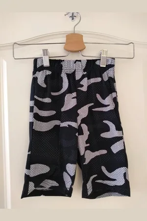 Merkloos Jongens korte broek legerprint wit