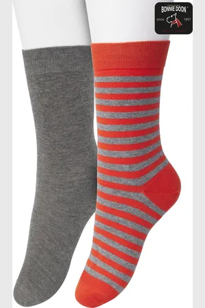 Bonnie Doon Sokken Set Gestreept en Effen voor Kinderen Rood/Grijs maat 27/30 - Set met 2 paar Sokken - Unisex - Jongens - Meisjes - Kids - Strepen - Katoen - Gladde Naden - 2-pack - Multipack - Red - Grey - - OL0431012.324