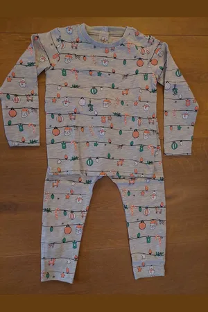 Merkloos Kerst Pyjama - rendier - kerstman - kerstkleding - baby kerst pakje - maat 86