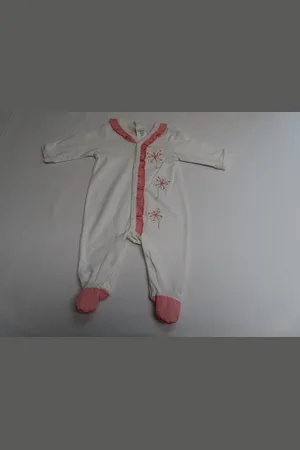 Merkloos Pyjama - 1 delig - meijse - Creme - Vlinders - 1 maand 56