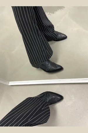 DWRS LYON Studs Black