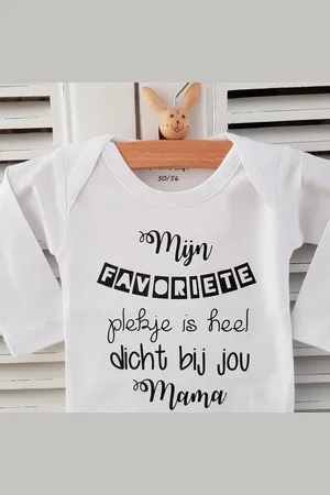 Merkloos Rompertje baby tekst cadeau eerste moederdag Mijn favoriete plekje is heel dicht bij jou mama | Lange mouw | | maat 74/80 bekendmaking zwangerschap aanstaande baby jongen meisje unisex